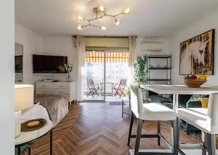 Apartment Sunlight - Suze Modern *