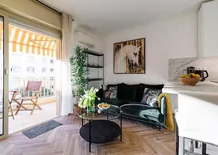 Apartment Sunlight - Suze Modern