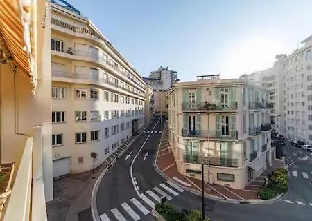 Apartment Sunlight - Suze Modern Beausoleil
