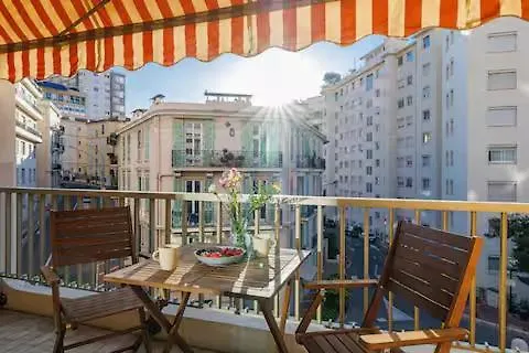 Sunlight - Suze Modern Apartment Beausoleil