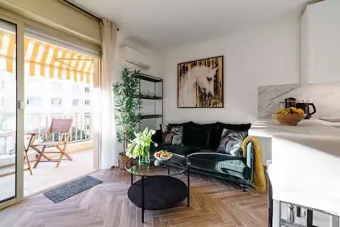 Apartment Sunlight - Suze Modern
